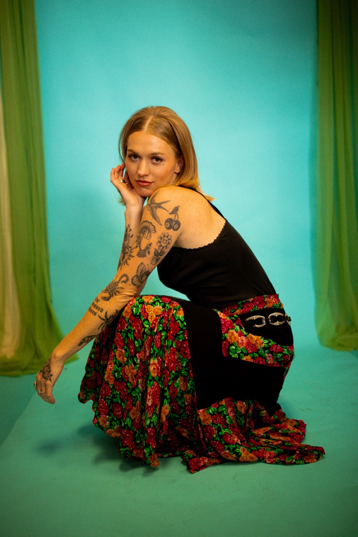 Skirt Black with multicolored floral print Large